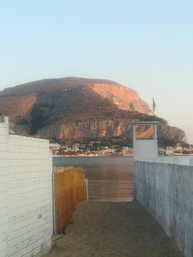La Stanza Di Angi A Mondello Hotel ปาแลร์โม ภายนอก รูปภาพ